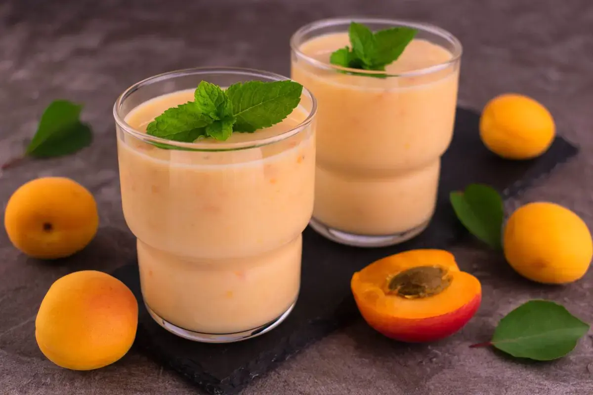 Apricot and Almond Smoothie