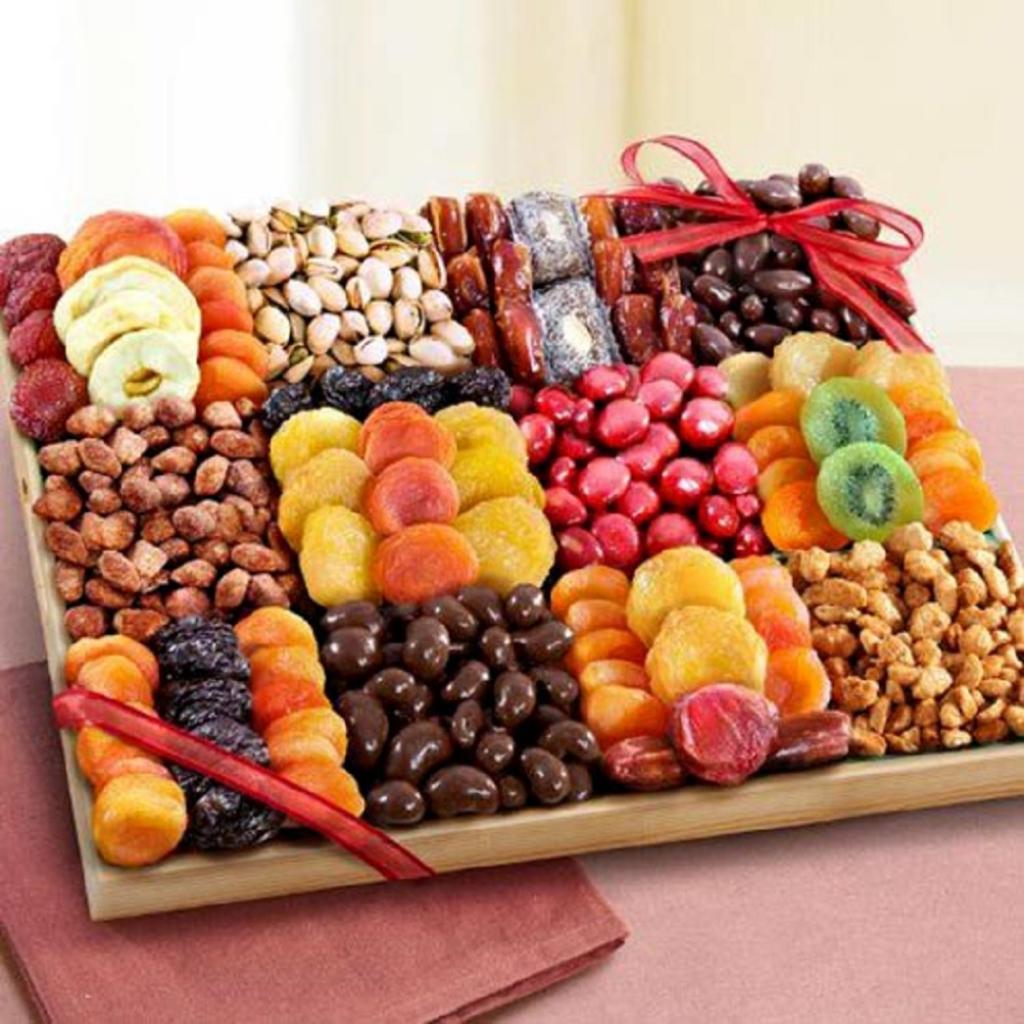 How to Create a Nut and Dried Fruit Gift Basket