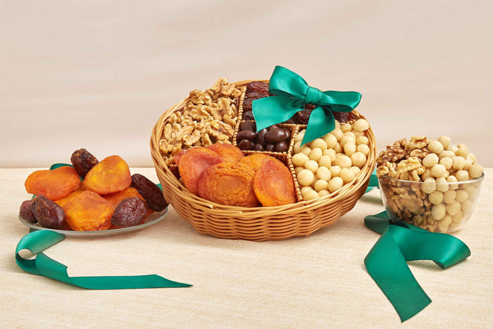 How to Create a Nut and Dried Fruit Gift Basket